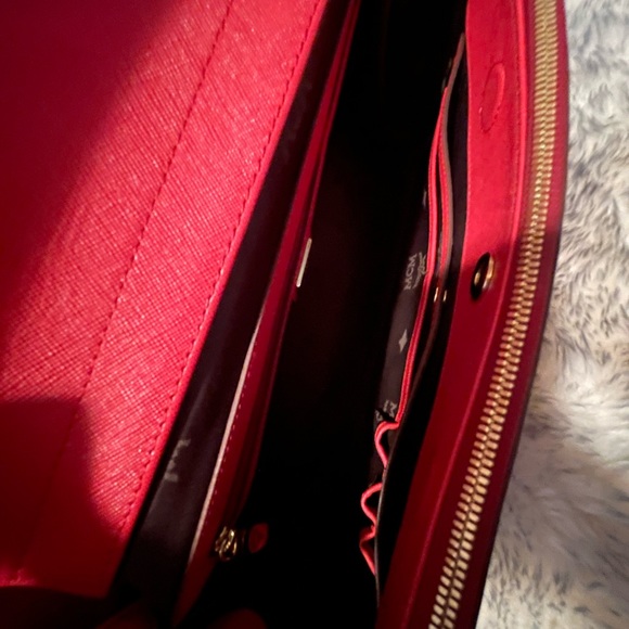 Authentic Large MCM Leather Shoulder/crossbody Bag Red with COA ❤️❤️❤️ - Picture 9 of 14